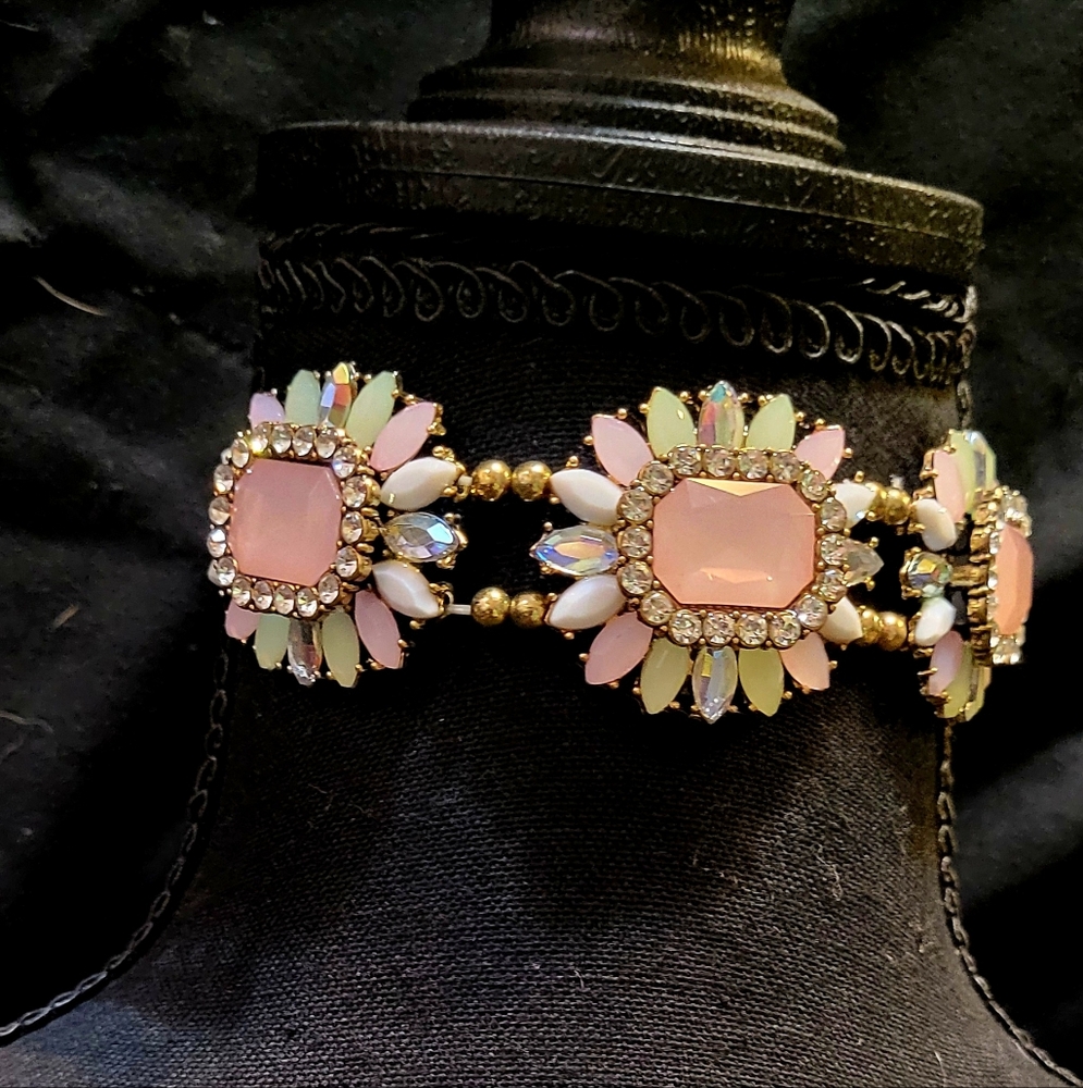 Elegant Pink and Gold Floral Bracelet